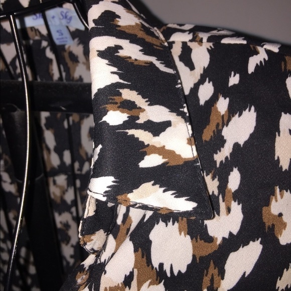 She+Sky size small animal print v neck flowy comfy soft ho low - Picture 5 of 8